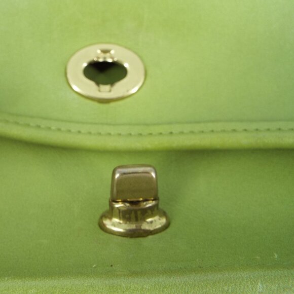 Vintage COACH Dinky 9375 Lime Green Leather Turn Lock Crossbody Bag Made in USA - Picture 12 of 12